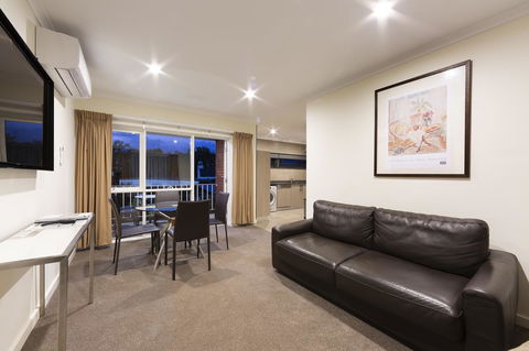Forrest Hotel & Apartments - Brisbane Tourism 13