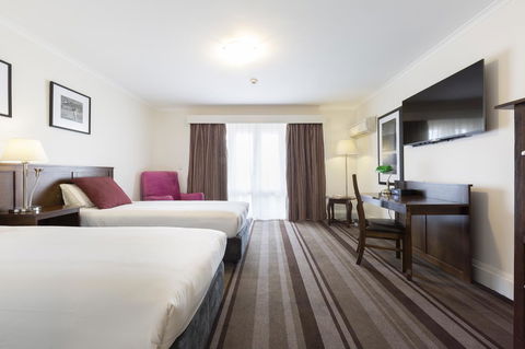 Mercure Canberra - Tourism Brisbane 10
