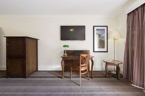 Mercure Canberra - Tourism Brisbane 12