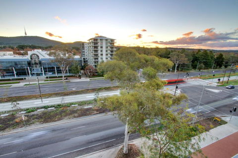 IQ Smart Apartments 704 Braddon ACT - Tourism Brisbane 6