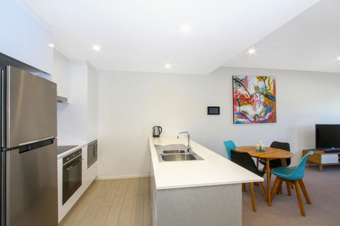 IQ Smart Apartments 704 Braddon ACT - Tourism Brisbane 4