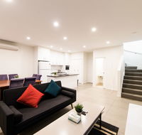 3BR Townhouse Double Garage walk to Lake Ginninderra - Tourism Brisbane