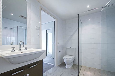 Spacious 1BR Stylish New Acton Apartment +Parking - Brisbane Tourism 9