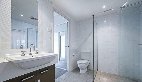 Spacious 1BR Stylish New Acton Apartment +Parking - Brisbane Tourism 3