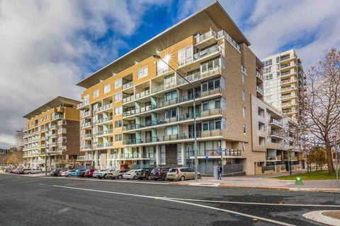 Spacious 1BR Stylish New Acton Apartment +Parking - Brisbane Tourism 13