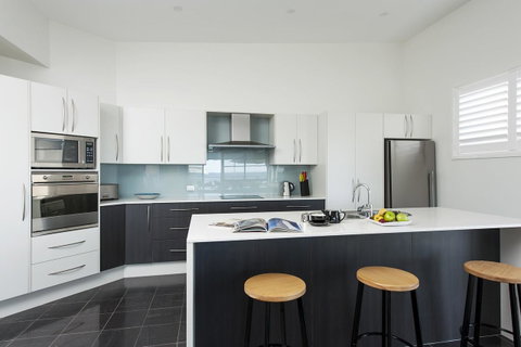 Mollymook Beachfront Penthouse 9 - Brisbane Tourism 4