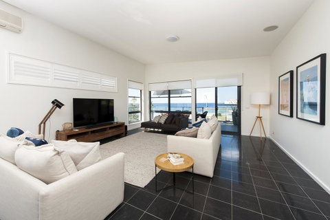 Mollymook Beachfront Penthouse 9 - Brisbane Tourism 1