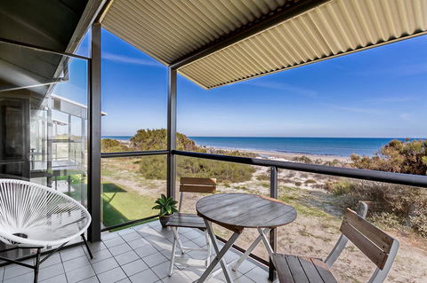 Blissful Beachfront Beachouse - Tourism Brisbane 4