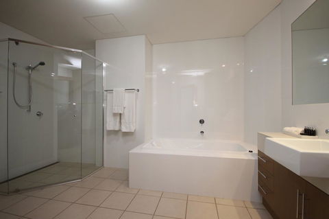 Wallaroo Marina Apartments - Tourism Brisbane 10