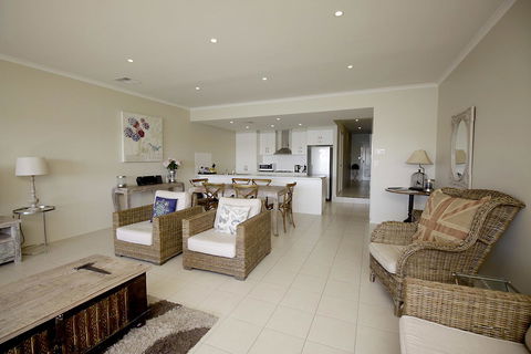 Wallaroo Marina Apartments - Tourism Brisbane 5