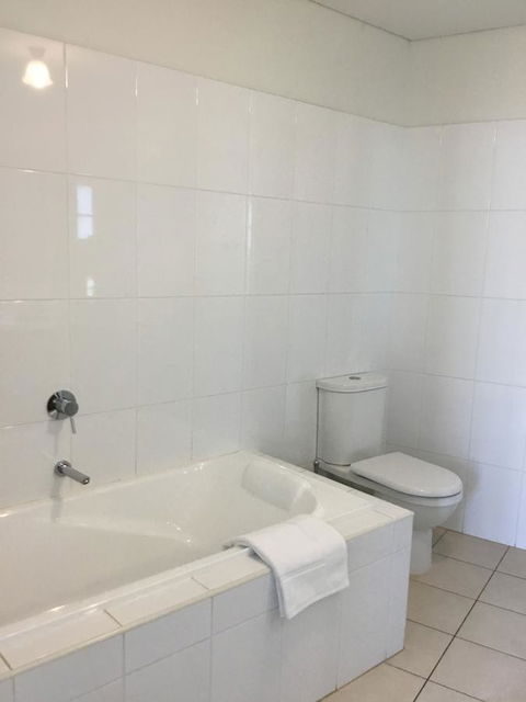 Wallaroo Marina Waterfront Luxe Apartment - Tourism Brisbane 19