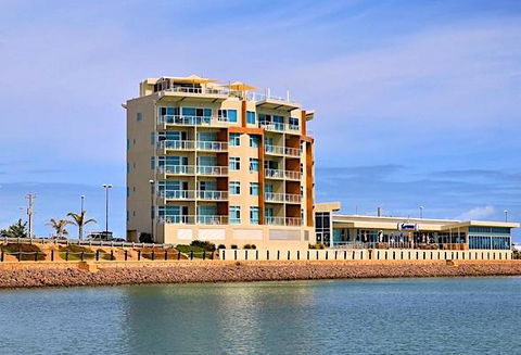 Wallaroo Marina Waterfront Luxe Apartment - Tourism Brisbane 24