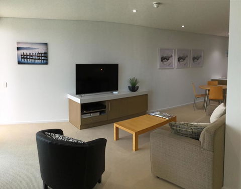 Wallaroo Marina Waterfront Luxe Apartment - Tourism Brisbane 6