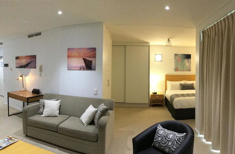 Wallaroo Marina Waterfront Luxe Apartment - Tourism Brisbane 8