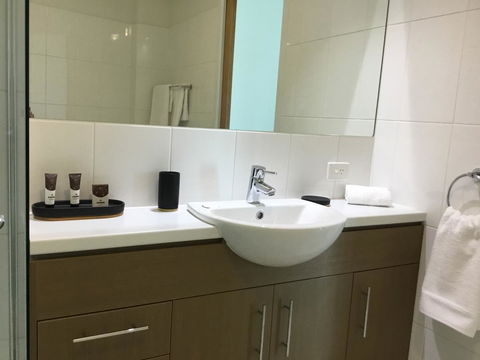 Wallaroo Marina Waterfront Luxe Apartment - Tourism Brisbane 18