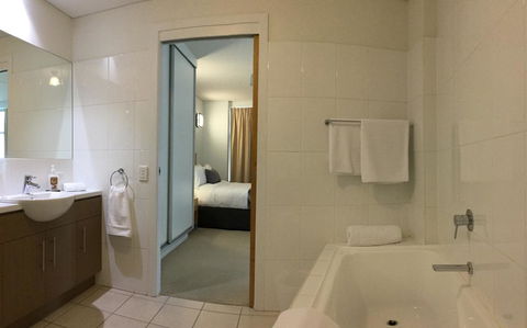 Wallaroo Marina Waterfront Luxe Apartment - Tourism Brisbane 16