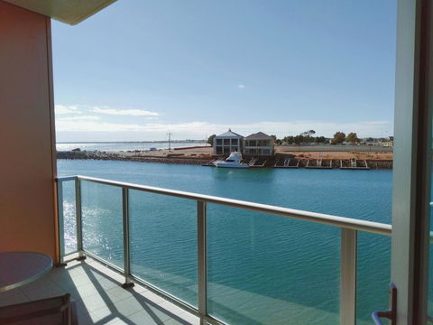 Wallaroo Marina Executive Apartments - Tourism Brisbane 0
