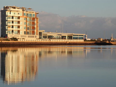 Wallaroo Marina Luxury Apartment - Tourism Brisbane 3