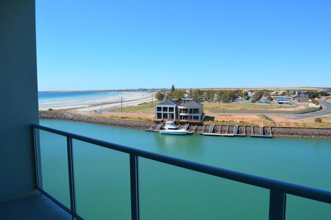 Wallaroo Marina Luxury Apartment - Tourism Brisbane 6