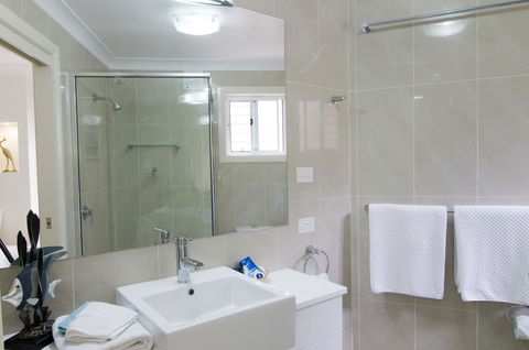 Mollymook Beach Waterfront - Brisbane 4u 5