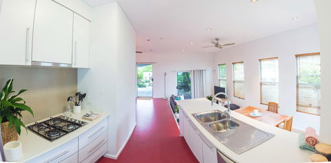 S T U D I O 22 Peaceful Retreat With Garden Views - Tourism Brisbane 4
