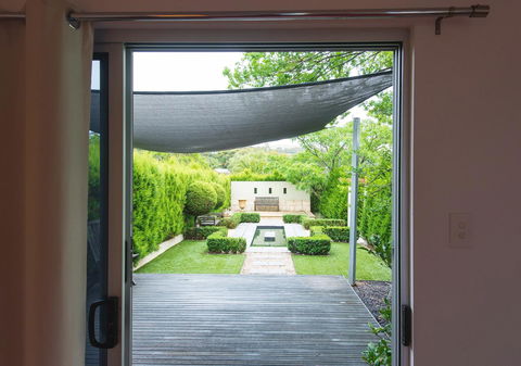 S T U D I O 22 Peaceful Retreat With Garden Views - Tourism Brisbane 12