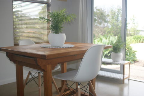 S T U D I O 22 Peaceful Retreat With Garden Views - Tourism Brisbane 9