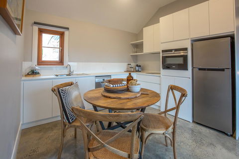 Lucy's Cottage - Tourism Brisbane 10