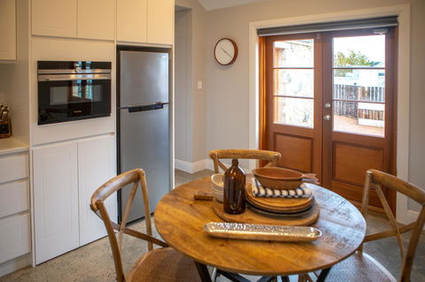 Lucy's Cottage - Tourism Brisbane 11
