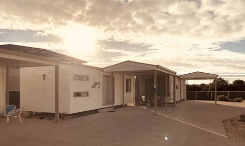 Rocks Retreat Cabin - Dolphin - Tourism Brisbane 2