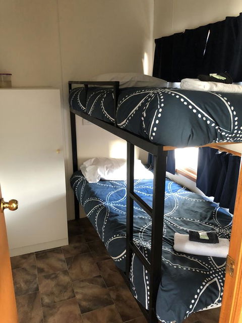 Rocks Retreat Cabin - Dolphin - Tourism Brisbane 3