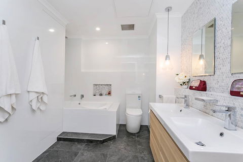 Heart Of Glenelg BnB - Tourism Brisbane 2