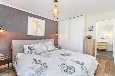 Heart Of Glenelg BnB - Tourism Brisbane 1