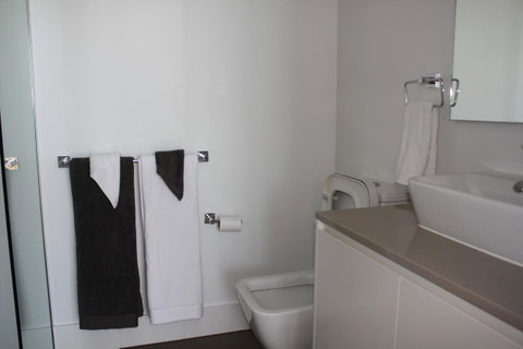 Modern CBD Apartment With Panoramic View - Brisbane Tourism 11