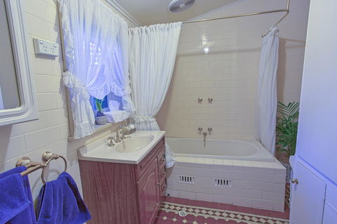 Tanunda Cottages - Tourism Brisbane 14