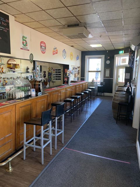 Commercial Hotel Morgan - Tourism Brisbane 3