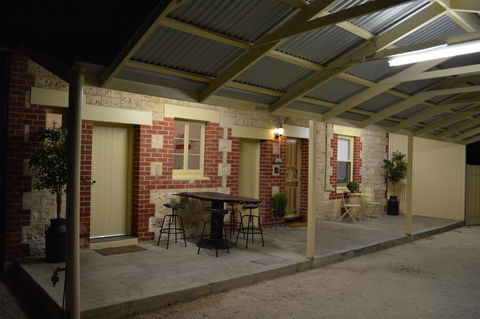 Two Cow Cottage Bed & Breakfast - Tourism Brisbane 32