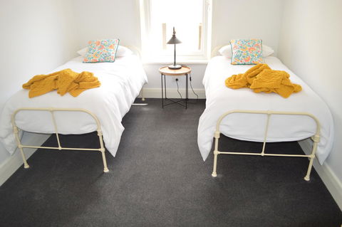 Two Cow Cottage Bed & Breakfast - Tourism Brisbane 20
