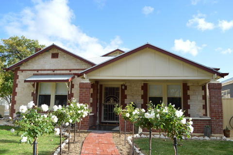 Two Cow Cottage Bed & Breakfast - Tourism Brisbane 1