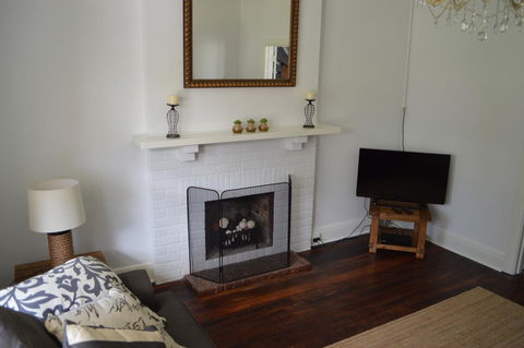 Two Cow Cottage Bed & Breakfast - Tourism Brisbane 11