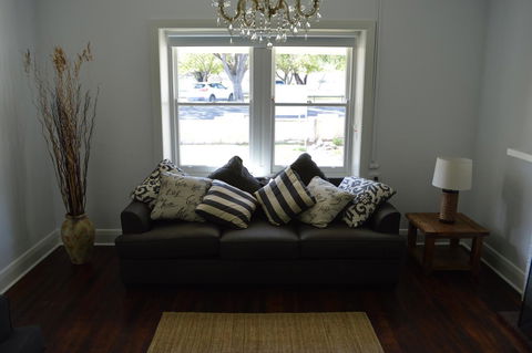 Two Cow Cottage Bed & Breakfast - Tourism Brisbane 14
