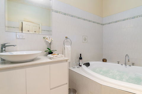Barossa Vineyard Cottages - Tourism Brisbane 13