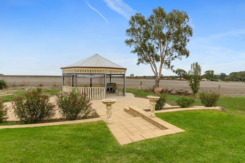 Barossa Vineyard Cottages - Tourism Brisbane 25