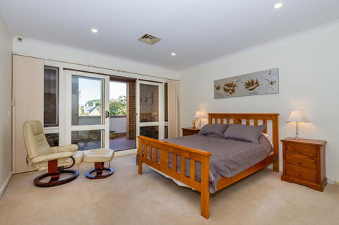 Adelaide Style Accommodation-Close To City-North Adelaide-3 Bdrm- FREE Parking - Tourism Brisbane 3
