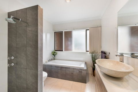 Adelaide Style Accommodation-Close To City-North Adelaide-3 Bdrm- FREE Parking - Tourism Brisbane 10