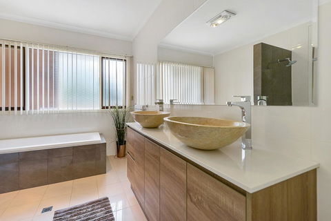 Adelaide Style Accommodation-Close To City-North Adelaide-3 Bdrm- FREE Parking - Tourism Brisbane 12