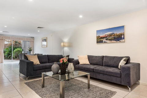 Adelaide Style Accommodation-Close To City-North Adelaide-3 Bdrm- FREE Parking - Tourism Brisbane 0