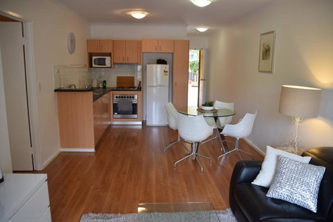 Spacious 4 BR And 2 Bathrooms City Apartment - Brisbane Tourism 18