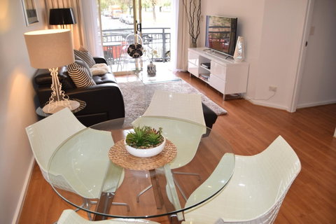 Spacious 4 BR And 2 Bathrooms City Apartment - Brisbane Tourism 14