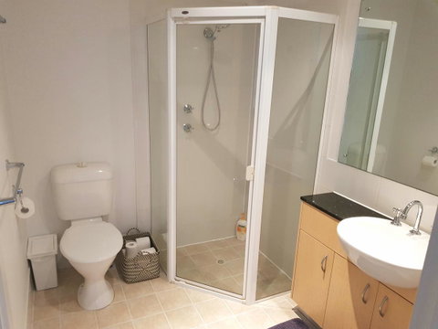 Spacious 4 BR And 2 Bathrooms City Apartment - Brisbane Tourism 5